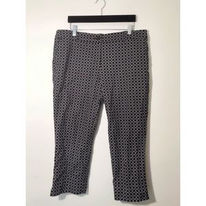 Patterned capris